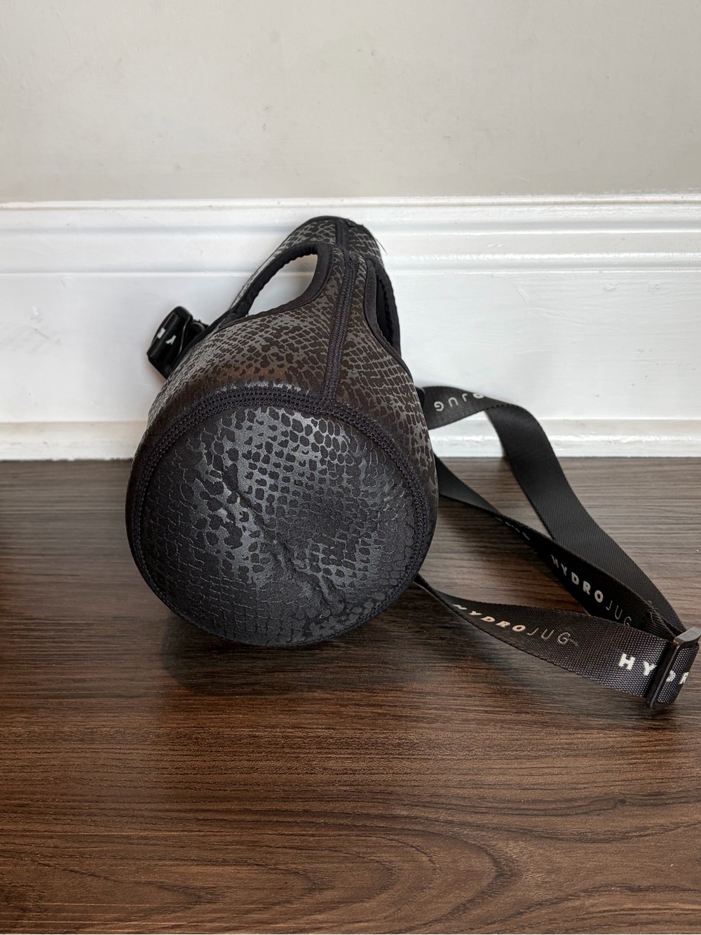 HydroJug Black Textured Bottle Sleeve Carrier - Picture 5 of 5